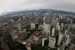 Blick von KL Tower auf die Petronas Towers