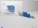 Linux Mint 12 KDE Desktop