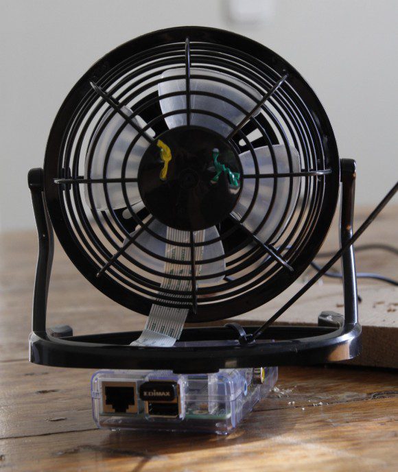 Raspberry Pi am Ventilator festgemacht