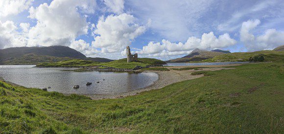 Ardvreck Castle im Loch Assynt - die Überreste