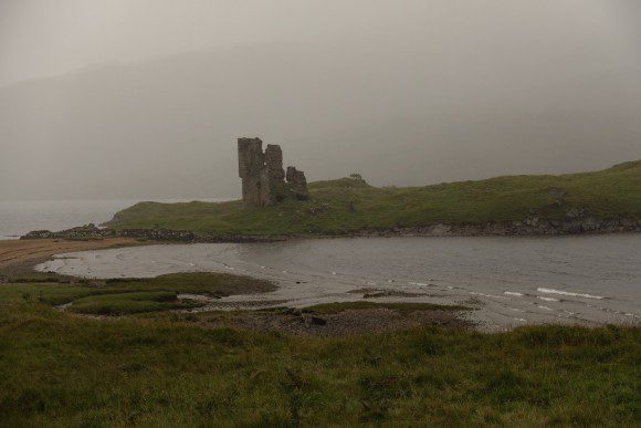 Ardvreck Castle an einem regnerischen Tag