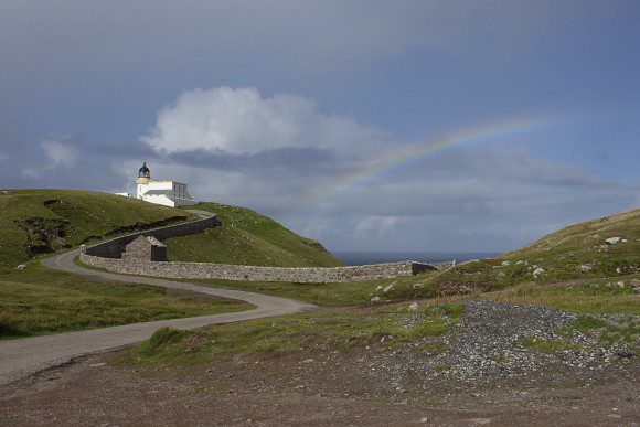 Leuchtturm mit Regenbogen