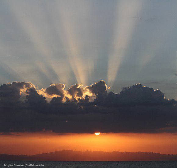 Bei Sonnenaufgang kann sich das Nachtlicht abschalten