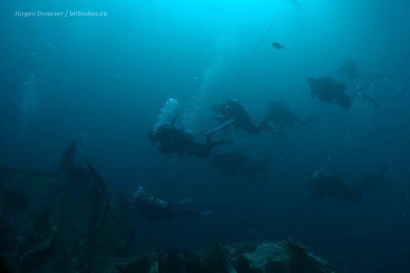 Taucher auf dem Weg zur Thistlegorm