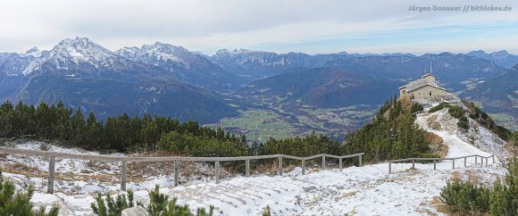 Der Watzmann links und das Kehlsteinhaus rechts