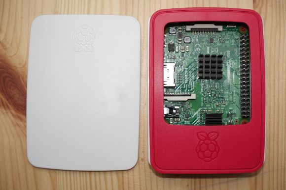 Raspberry Pi 3 mit Gehäuse und Kühlkörper