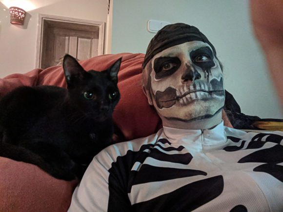 Meine Katze und ich an Halloween