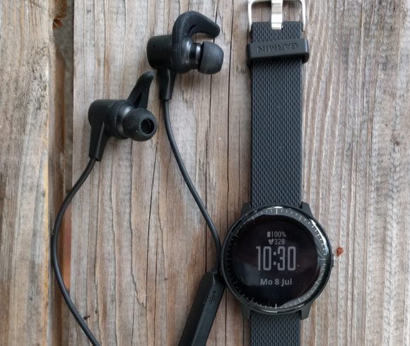 Garmin vívoactive 3 Music und AUKEY Bluetooth-Kopfhörer